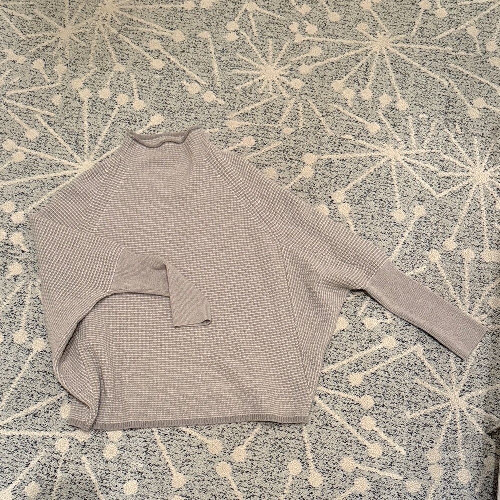 Club Monaco Women's Light Gray cashmere Turtleneck Sweater